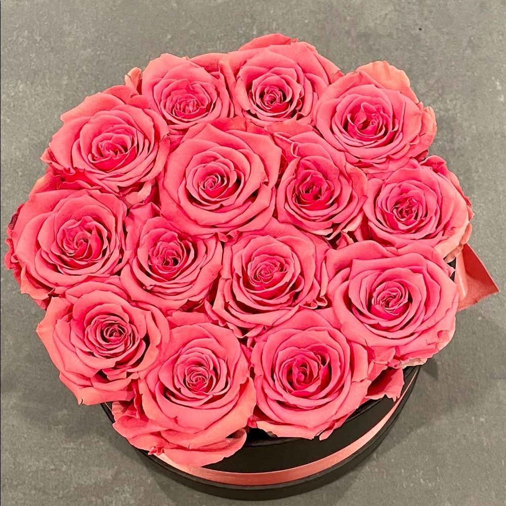 ‼️SOLD‼️ Stunning LA Black Classic Box with Coral Roses!🌹